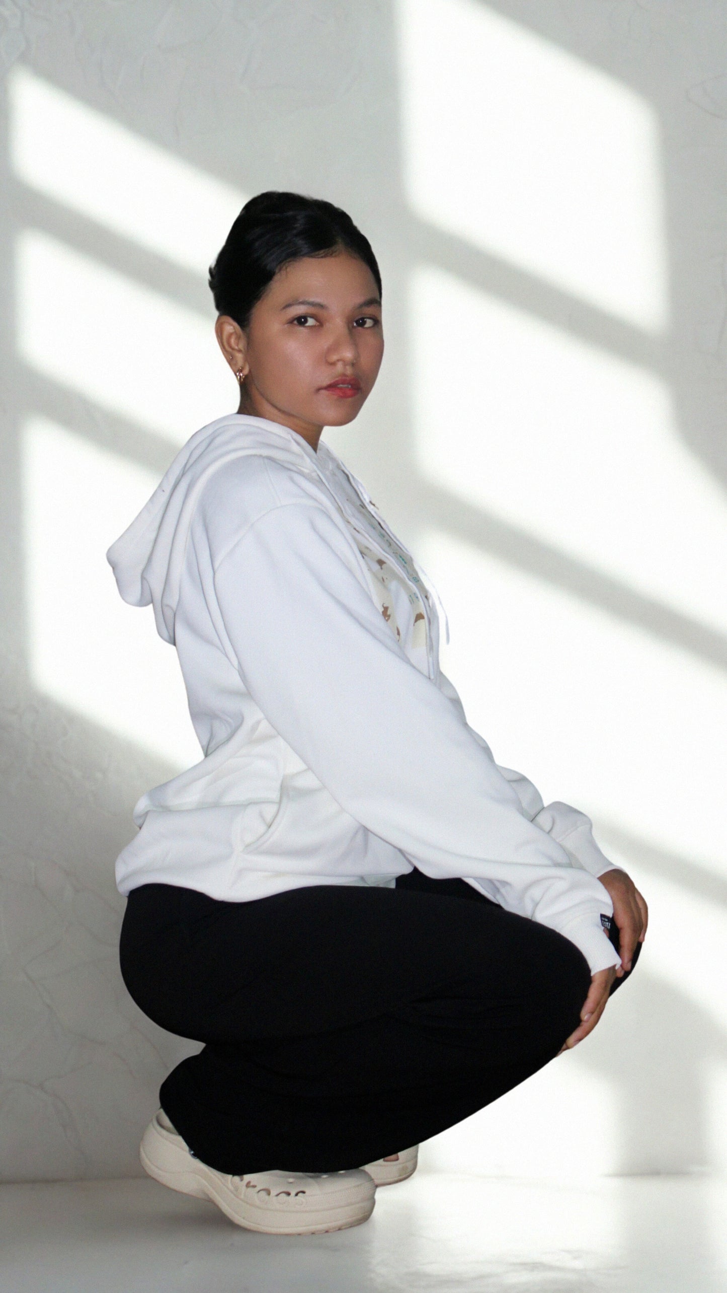 Street Hunt Unisex Hoodie – White Italian imported Fleece 350 GSM