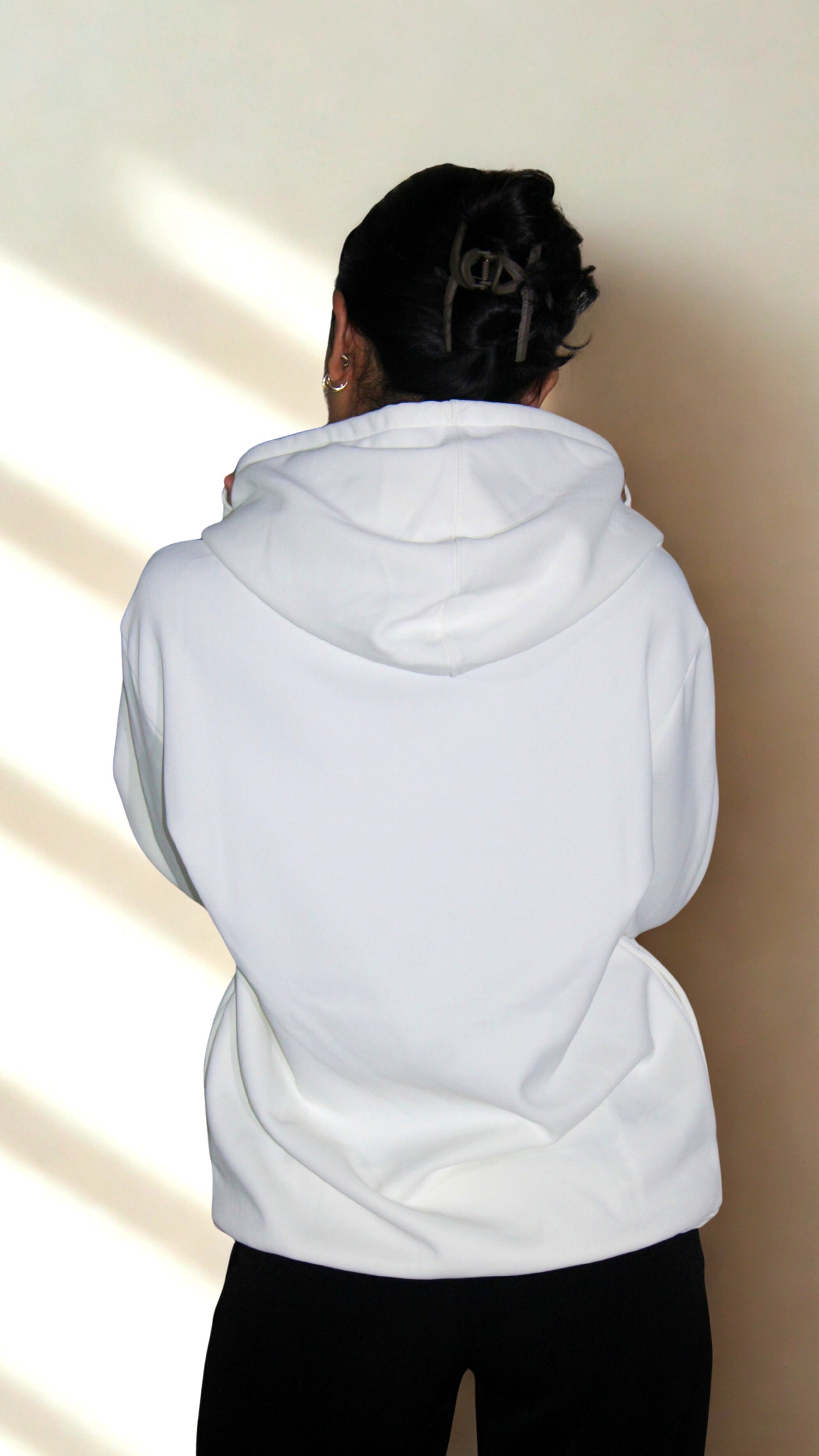 Street Hunt Unisex Hoodie – White Italian imported Fleece 350 GSM